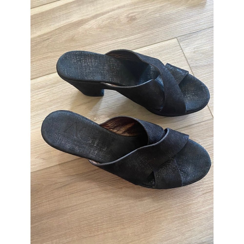 Attilio Giusti Leombruni Black Crisscross Mule Sandals - Picture 4 of 7